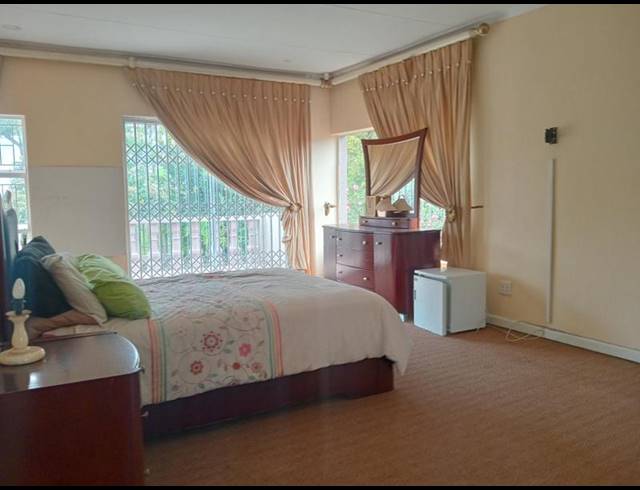 5 BEDROOM HOUSE FOR SALE IN RANGEVIEW EXT 4